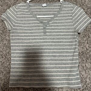 Old Navy gray button top